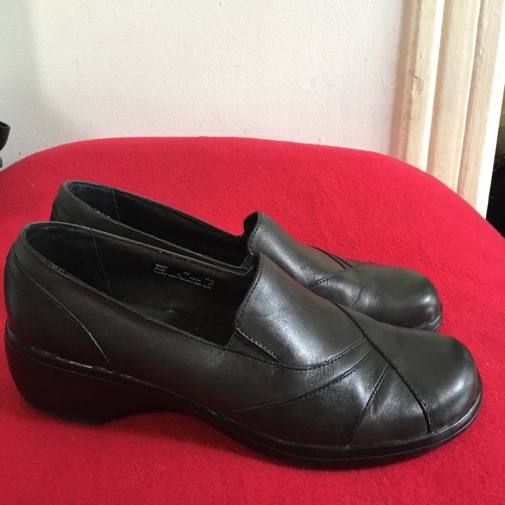 Clarks Womens  84633 Sz 9M Gray  Leather Slip On Loafer‎ Clogs